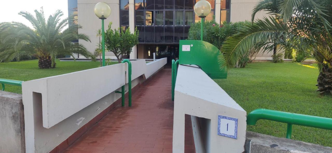 Una Finestra Su Savona Exterior photo
