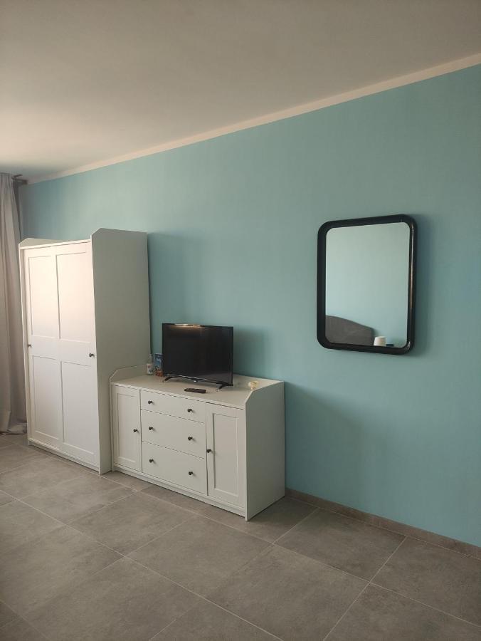 Una Finestra Su Savona Exterior photo